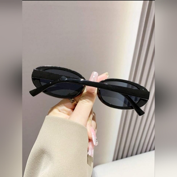 Vintage Style Small Black Oval Frames | Men And Women Plastic Classic Sunglasses - Picture 4 of 4